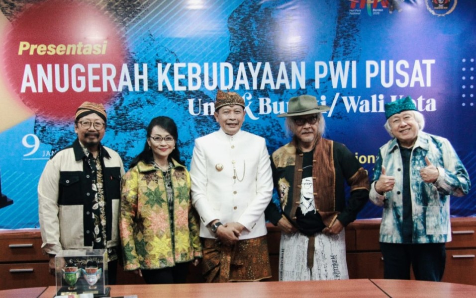 Bupati Manggarai Bersama 9 Kepala Daerah dan Tiga Wartawan Raih Trofi Abyakta di HPN 2026