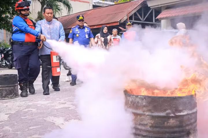 Cegah Kebakaran, Wawako Imbau Warga Pekanbaru Miliki APAR di Setiap Rumah