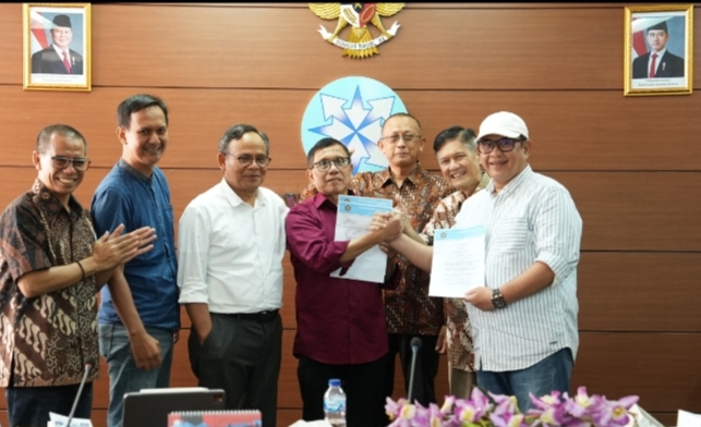 Disaksikan Dewan Pers, PWI Akhirnya Tandatangani Panitia Bersama Kongres Persatuan