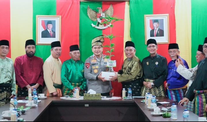 Pentingnya Kebersamaan, Kapolda Riau Kunjungi LAMR