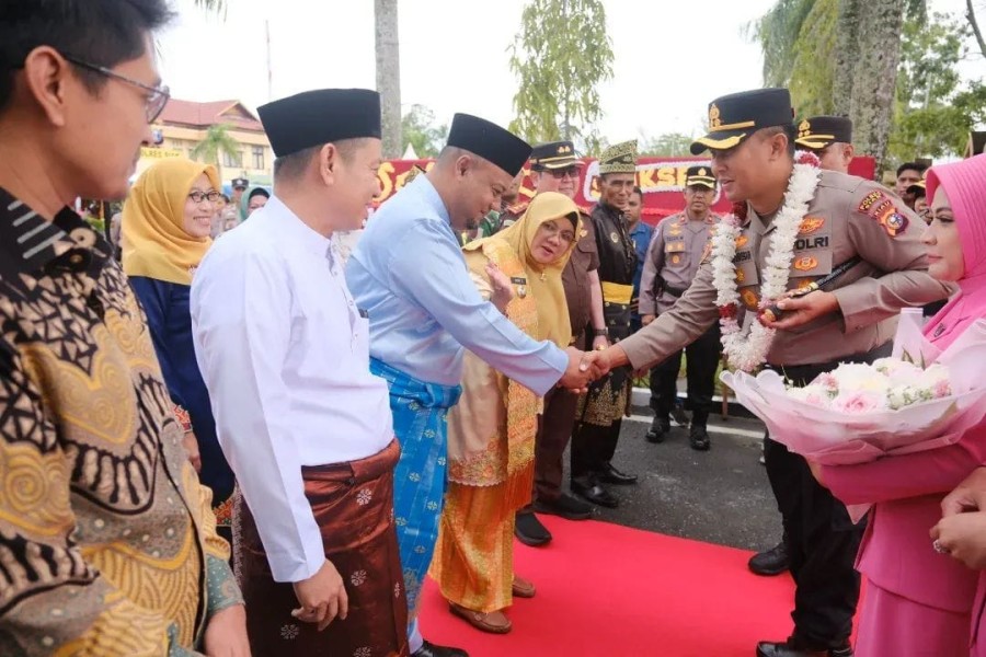 Kapolres Siak di Tepuk Tepung Tawar, Ini Harapan Wabup