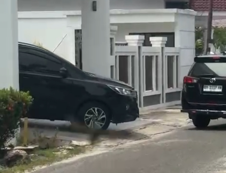 Kumpulkan Alat Bukti, Rumah Tenaga Ahli Gubri Digeledah KPK