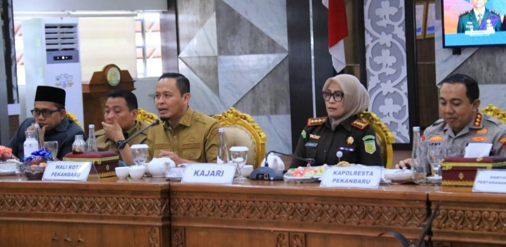 Pemko Pekanbaru Bentuk Tim Satgas Tertibkan Kabel Fiber Optik Semrawut