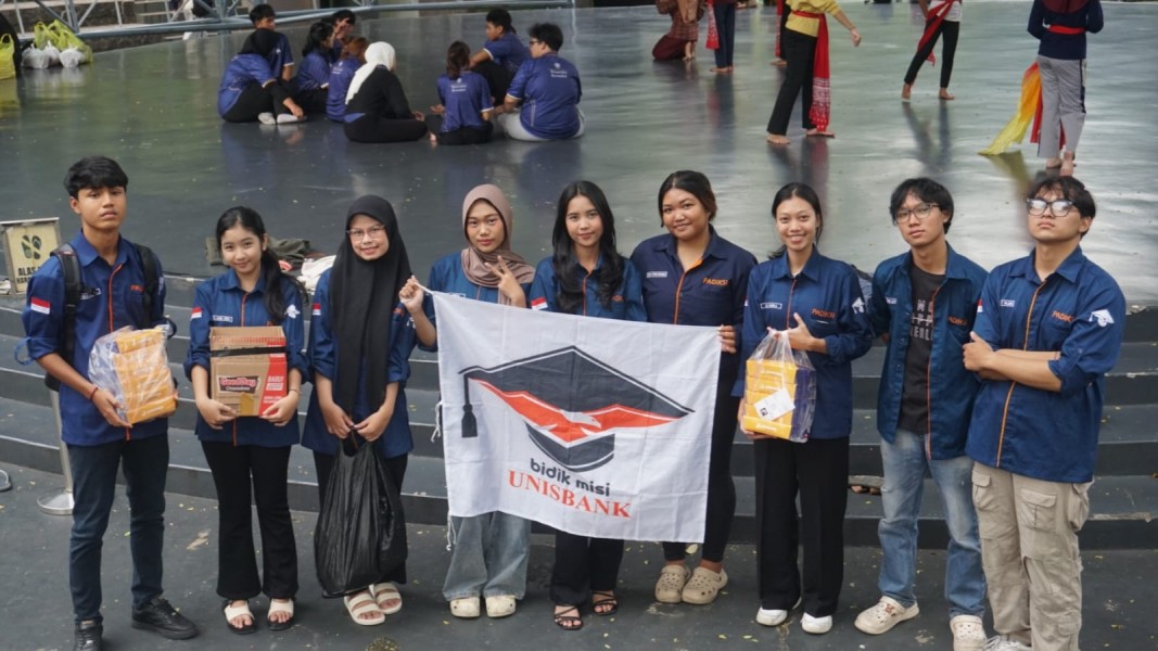 UNISBANK Gelar Aksi Bagi Takjil Ramadhan di Kota Semarang