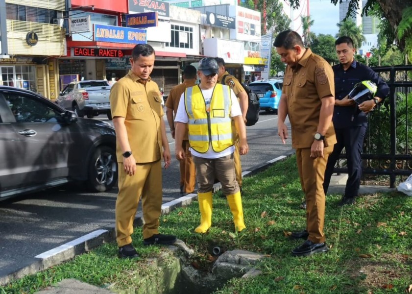 Pastikan Pembenahan Drainase Jadi Prioritas, Wako Agung Sisir Sudut Kota Pekanbaru