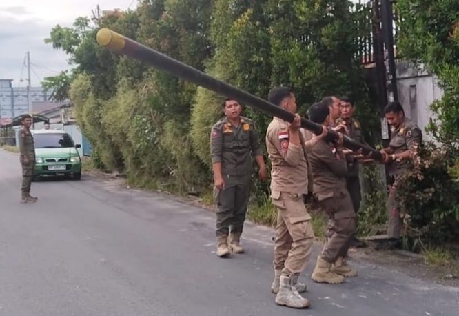 Tiang Fiber Optik Ilegal Dicabut
