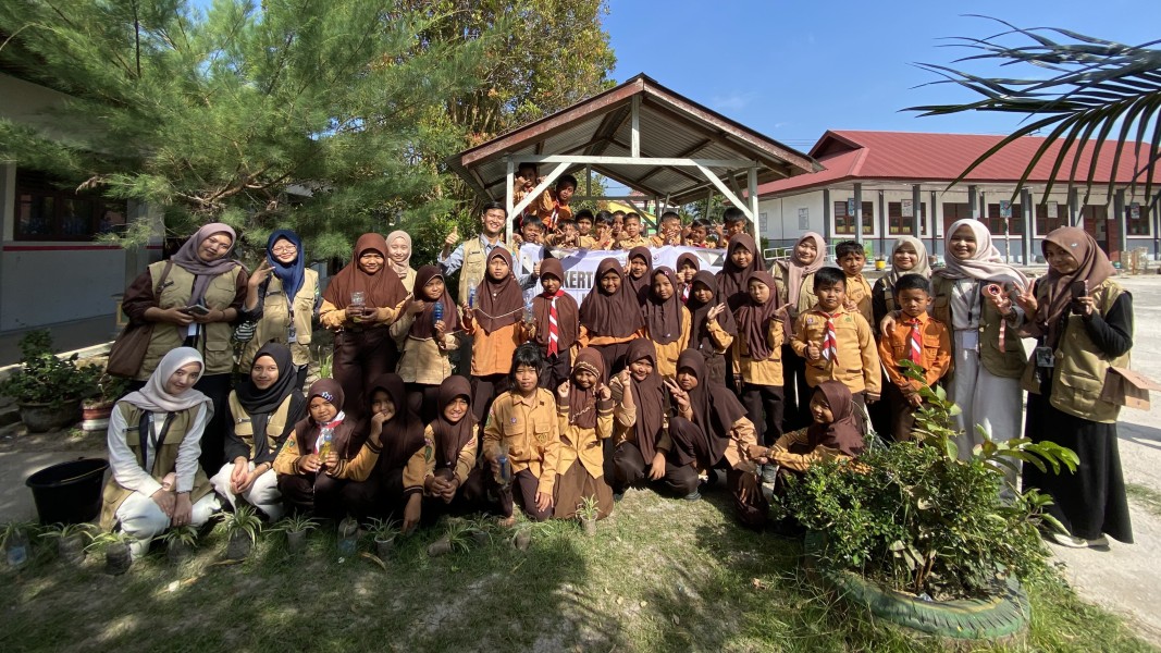 UNRI Kenalkan Hidroponik kepada Siswa SDN 05 Jayapura Siak