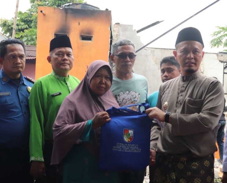117 KK Korban Kebakaran Rumah Dapat Bantuan dari Pemko Pekanbaru