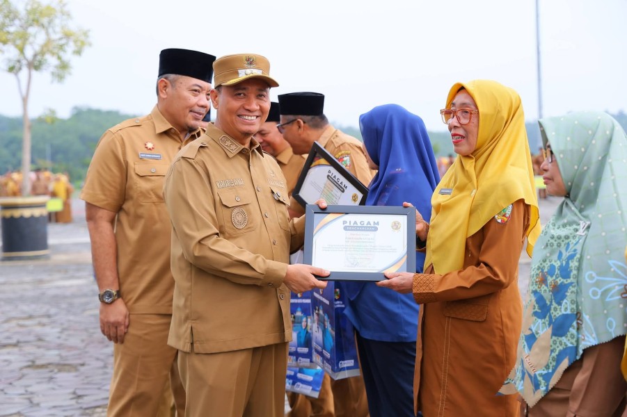 Jelang Pensiun, 36 ASN Pemko Pekanbaru Diganjar Penghargaan