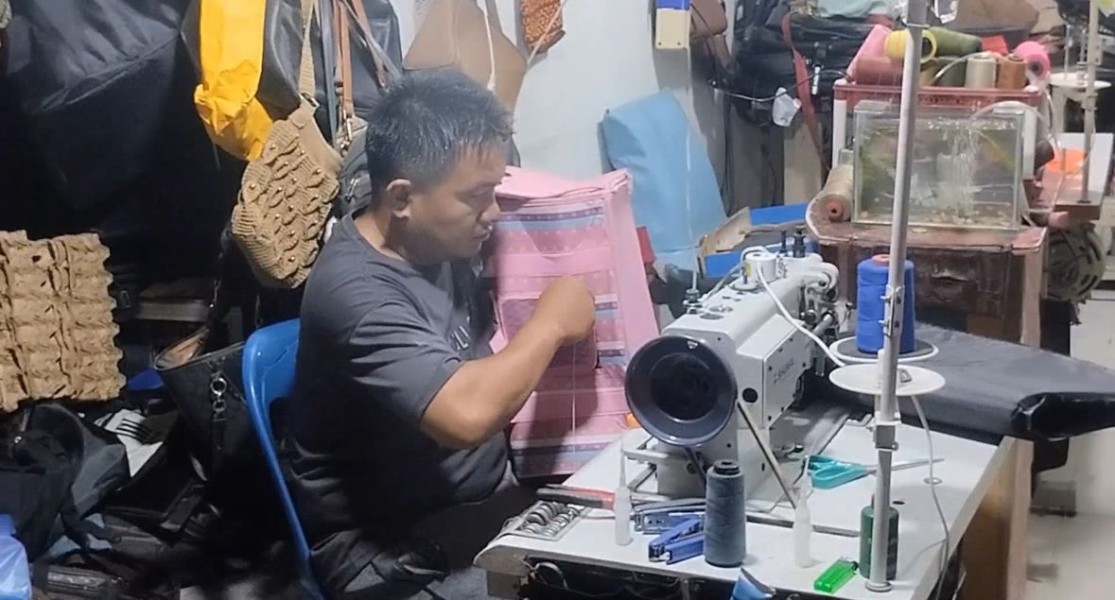 Terus Berkembang, Usaha Reparasi Tas dan Koper Yudi Kini Sudah Pekerjakan Empat Karyawan