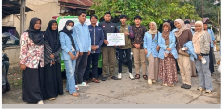 Peduli Sesama, BEM FMIPA UNRI Bantu Korban Banjir