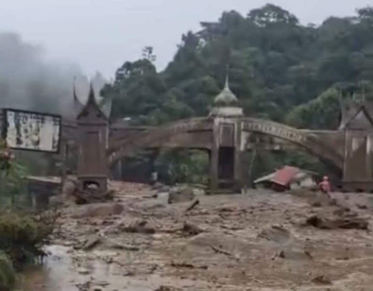 Jembatan Kembar Silaing Padang Panjang Dihantam Galido, Akses Jalan Putus