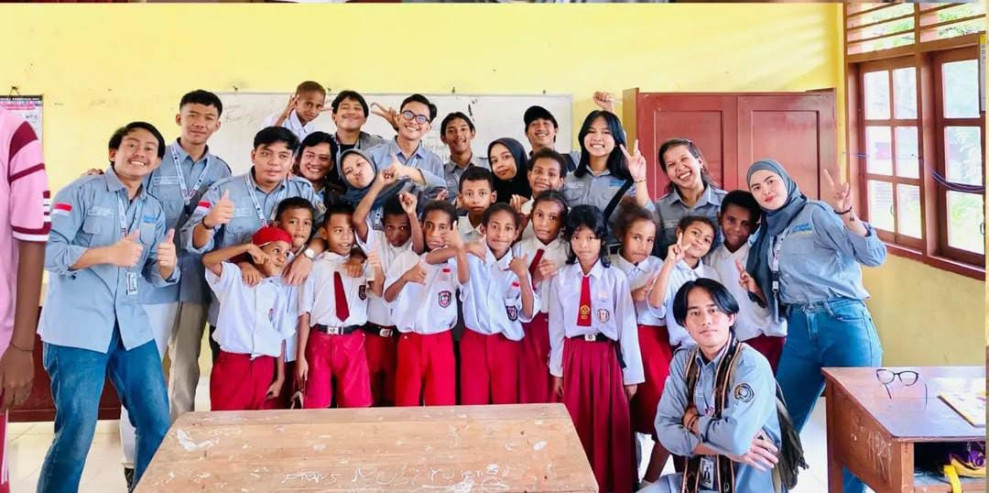 Kisah Persahabatan Sembilan Mahasiswa di Papua Barat Daya ''Melukis Cahaya''