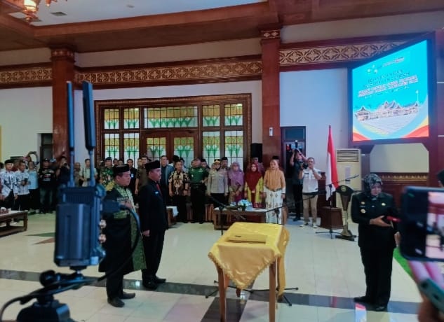 Mahadar SPd MM Resmi Menjabat Sekda Siak
