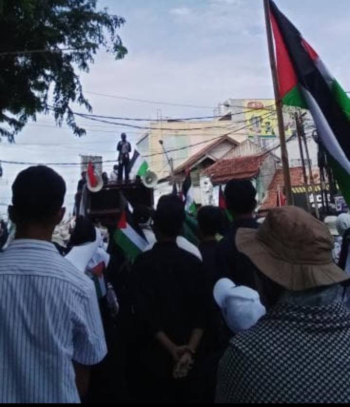 Dukung Palestina, Ratusan Warga Purwakarta Turun ke Jalan