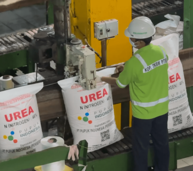 Proses Pengantongan Pakai Sistem Automatic Bagging, PI Jamin Kualitas Pupuk Urea Bersubsidi