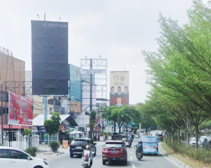 Tiang Reklame di Jalan Sudirman Pekanbaru Diganti dengan Videotron