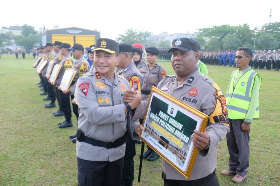 Kembangkan Program Lingkungan di Kelurahan Binaan, 12 Bhabinkamtibmas Dapat Paket Umroh