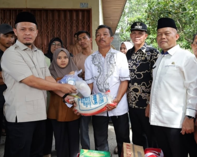 Pemko Carikan Solusi pada Korban Kebakaran Rumah di Jalan Melur